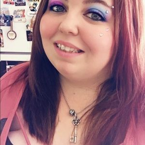 Meet your Posher, Crystal